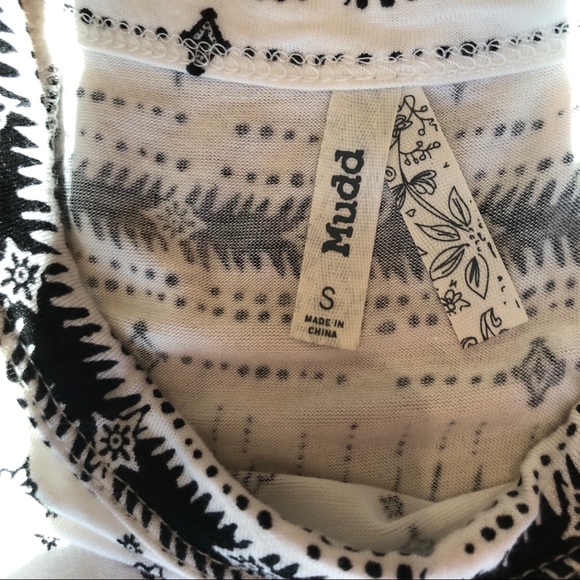 patterned high neck tank top - Picture 2 of 3